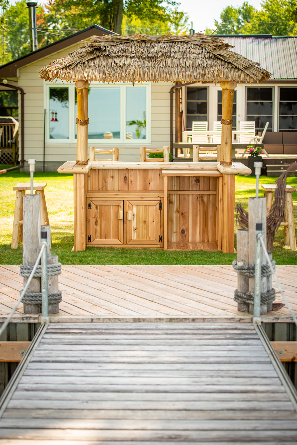 Tropical Paradise Tiki Bar | Seats 6–8