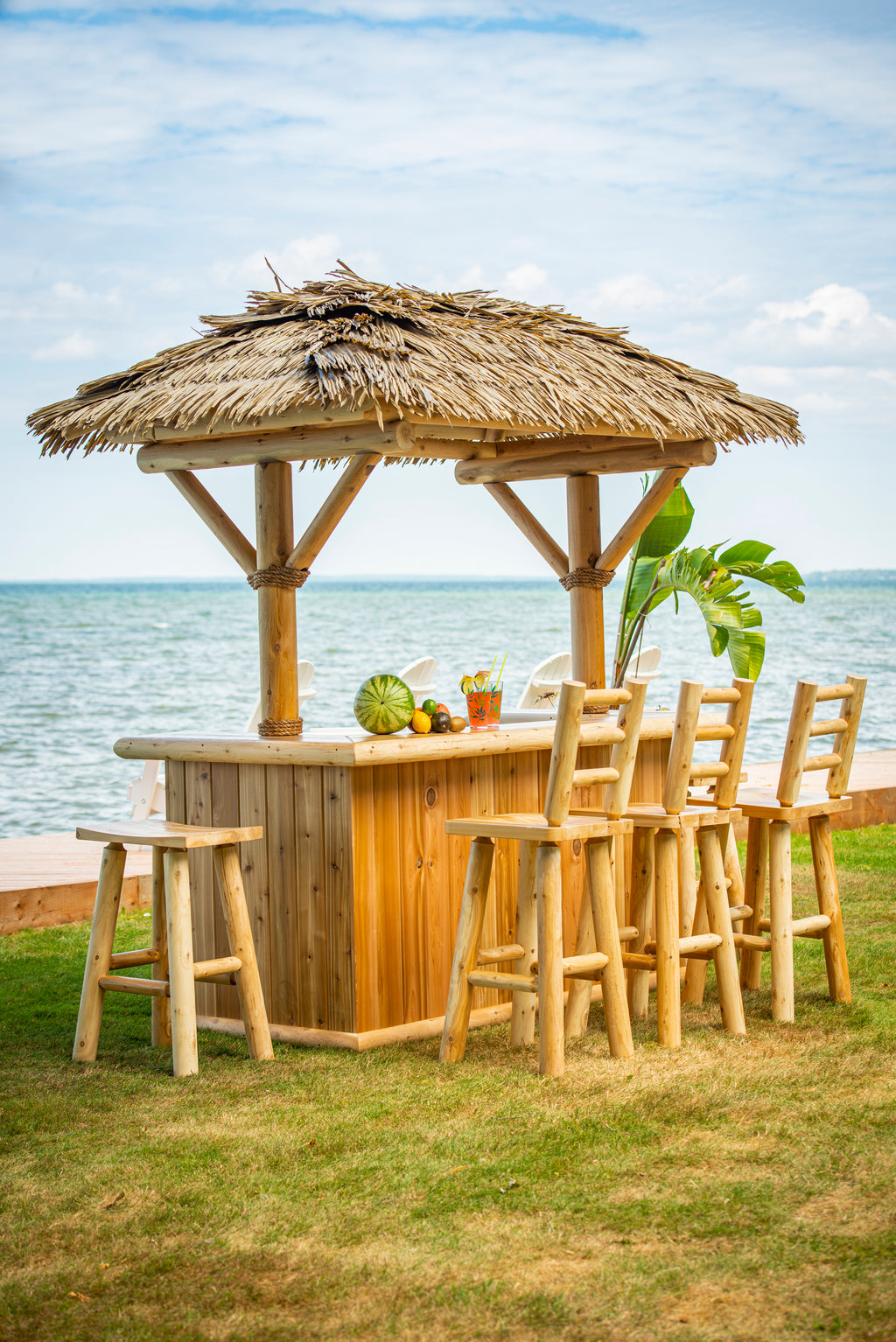 Tropical Paradise Tiki Bar | Seats 6–8